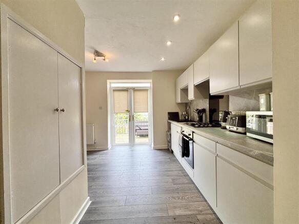 3 bed Terraced for sale Image 11