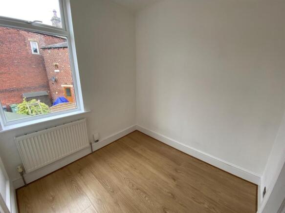 2 bed Terraced to rent Image 6