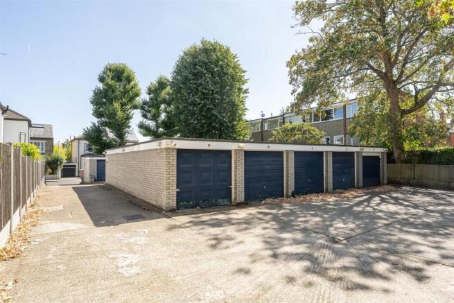 Woodford Road, E18