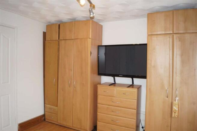 BEDROOM 1 (REAR WITH EN-SUITE)