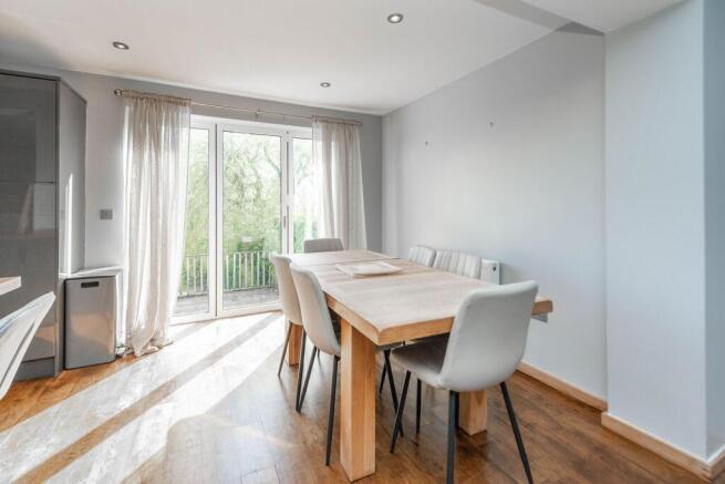 4 bed Semi-Detached for sale Image 4