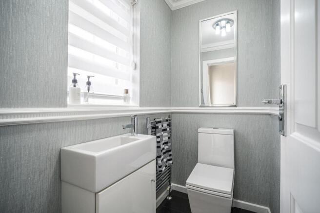 5 bed Detached for sale Image 10