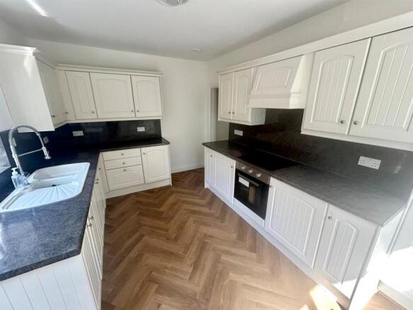 kitchen 2.jpg