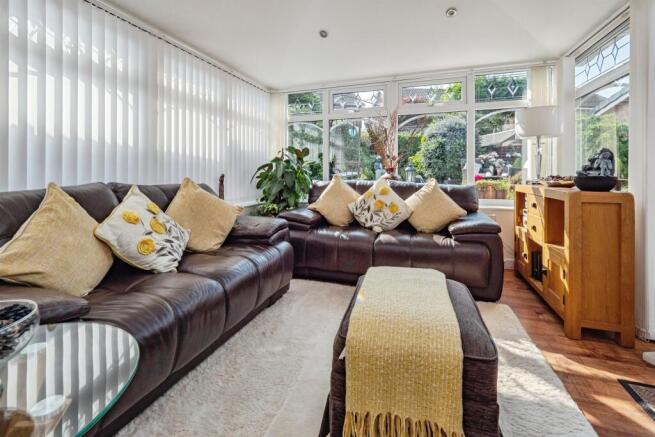 4 bed Detached for sale Image 8