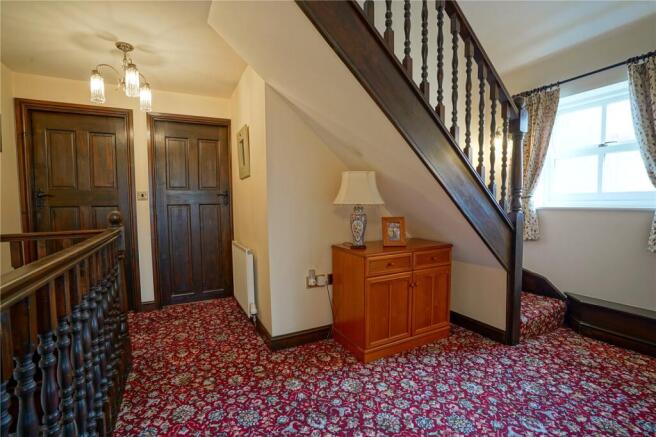 5 bed Detached for sale Image 11