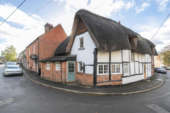 2-bed terraced on Oxford Street, Eddington, £237,500