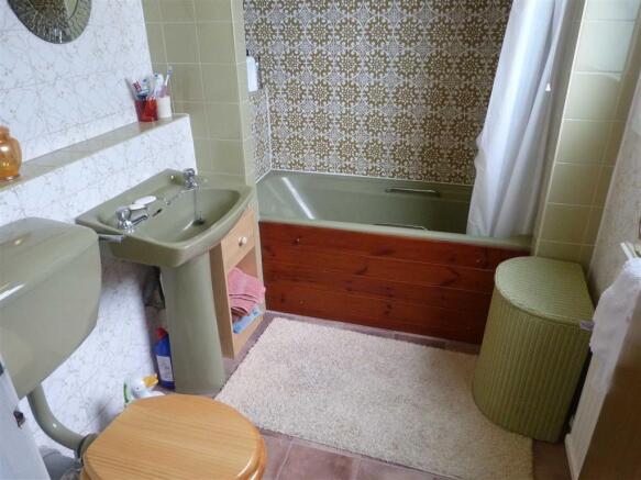 BATHROOM/WC