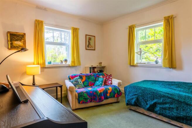 Bedroom 1 / Study