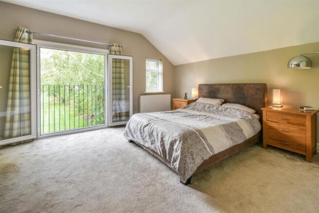 bedroom 1.JPG