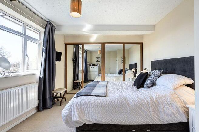 BEDROOM 2