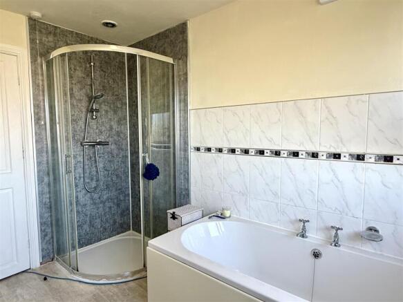 3 bed Detached for sale Image 11