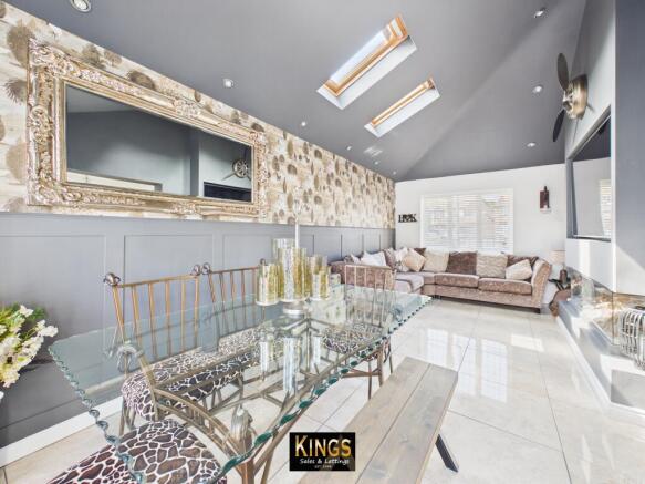 4 bed Detached for sale Image 4