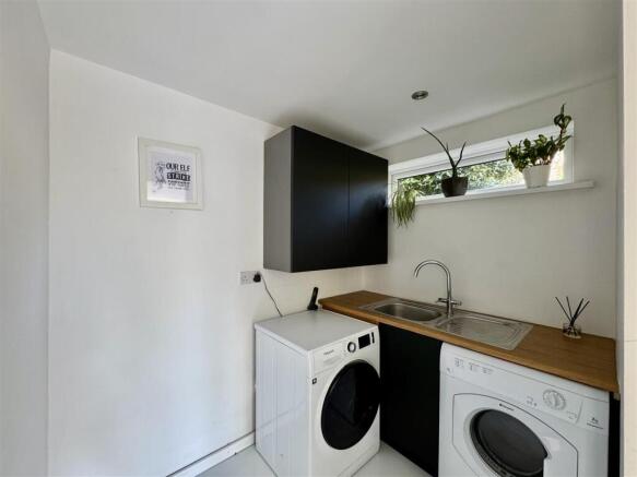 4 bed Detached for sale Image 12