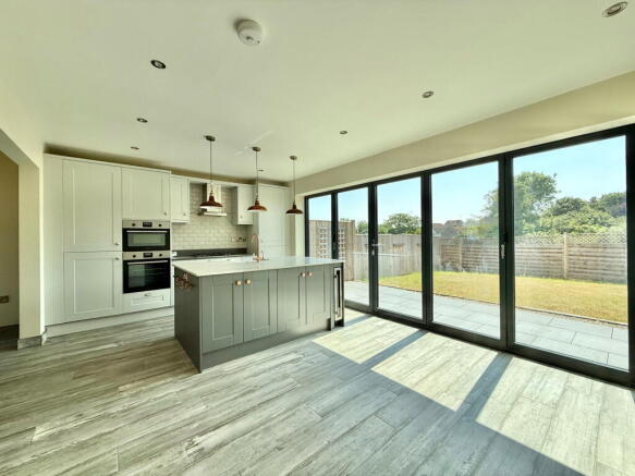 4 bed Detached for sale Image 11