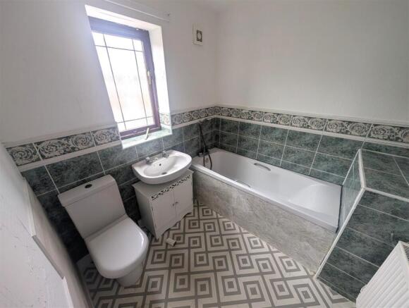 3 bed Semi-Detached to rent Image 7