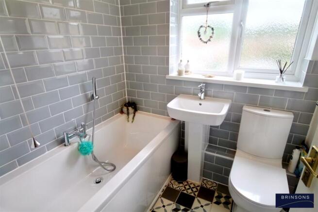 14. BATHROOM (2).jpg