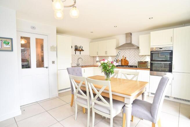 3 bed Town House for sale Image 6