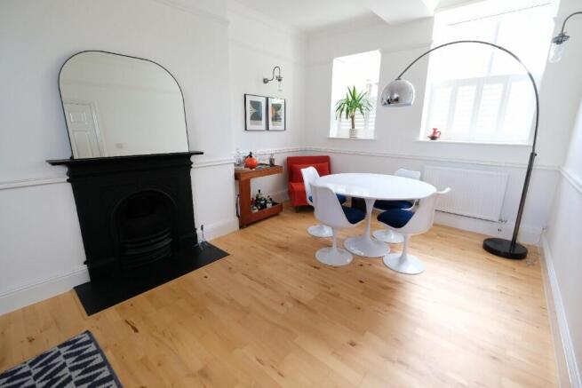SITTING/DINING ROOM