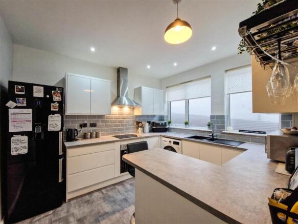 Kitchen with breakfast bar