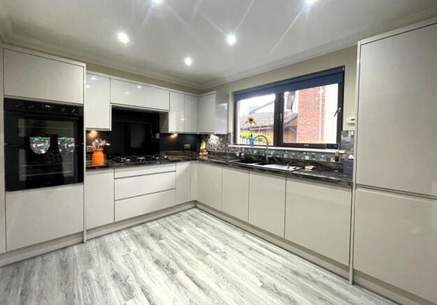 Kitchen a.JPG