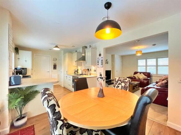 Dining/ Kitchen