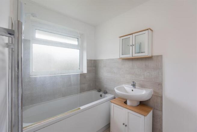 Wold View 1-Bathroom.jpg
