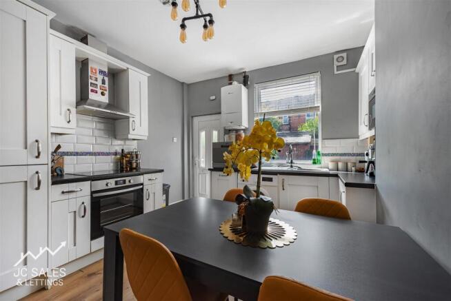 2 bed House for sale Image 4