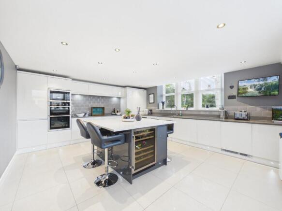 3 bed House for sale Image 12