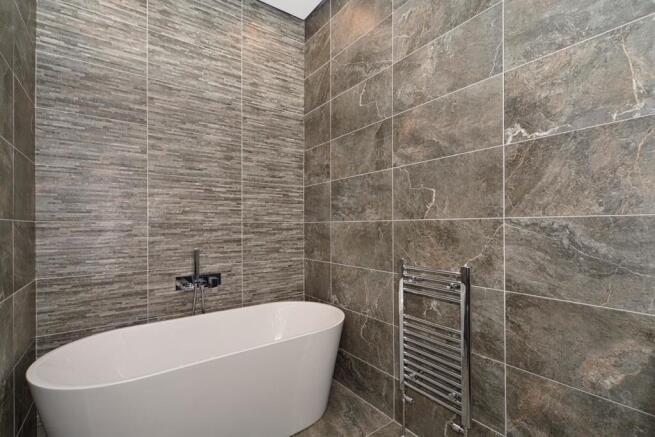 Bathroom Further Vie