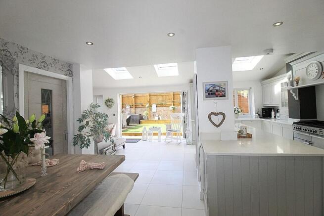 4 bed Detached for sale Image 4