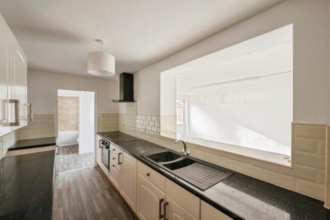 3 bed Terraced to rent Image 4