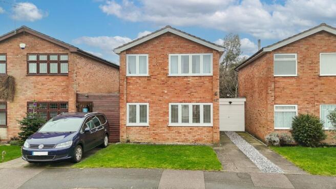 3-bed detached on Azalea Close, Burbage, LE10, £350,000