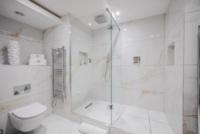 3 bed Flat to rent Image 7
