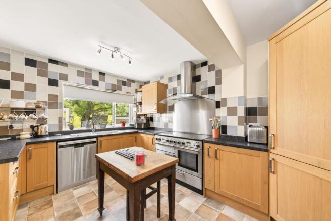 4 bed Detached for sale Image 9