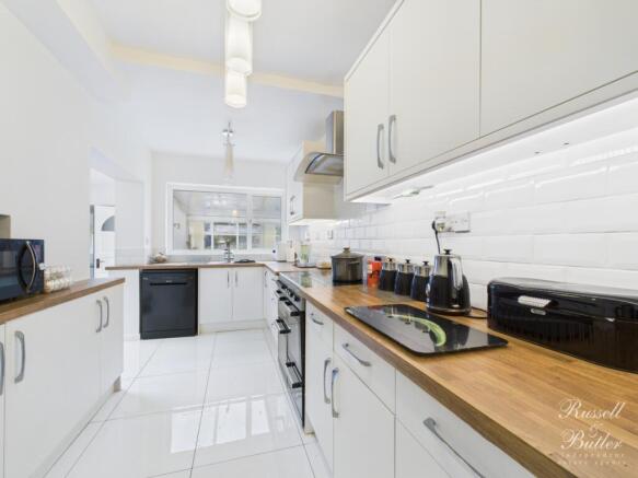 CAM01995G0-PR0361-STILL005