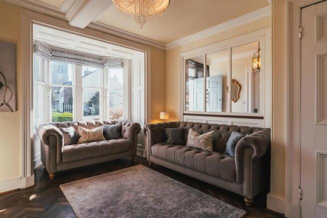 8 bed Link Detached House for sale Image 11