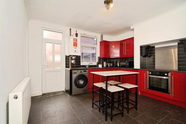 3 bed Terraced for sale Image 5