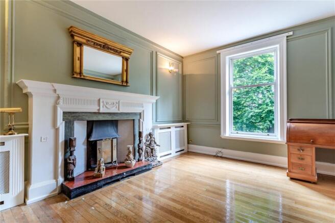 3 bed Flat for sale Image 8
