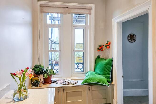 3 bed Apartment to rent Image 10