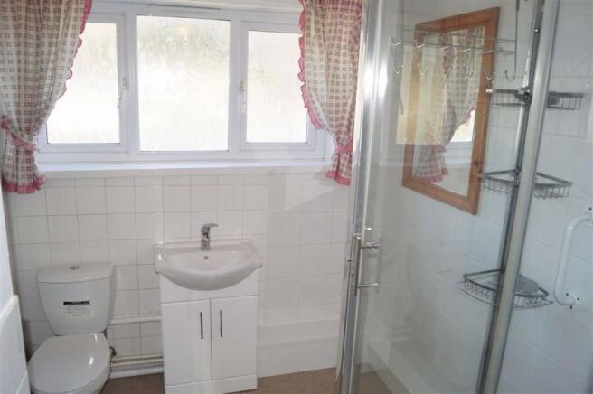 BATHROOM/SHOWER ROOM