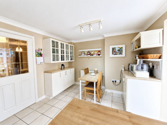 4 bed Detached for sale Image 6