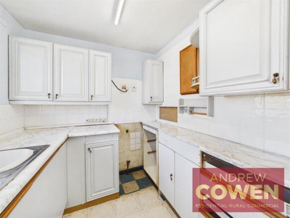 3 bed House for sale Image 4