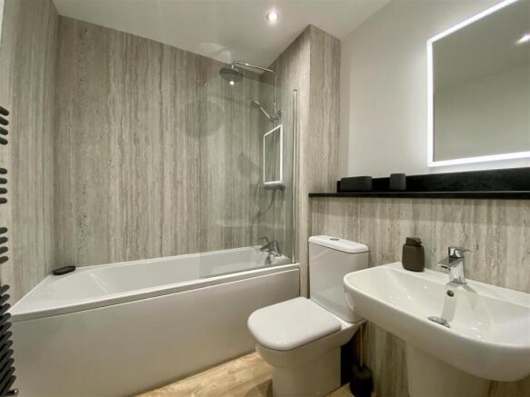 2 bed Apartment for sale Image 12