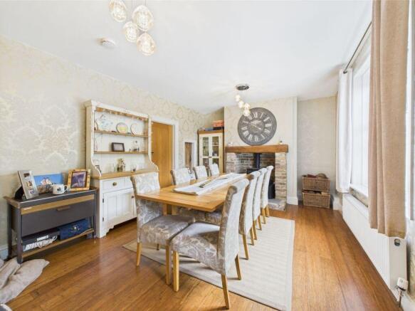 4 bed Semi-Detached for sale Image 9