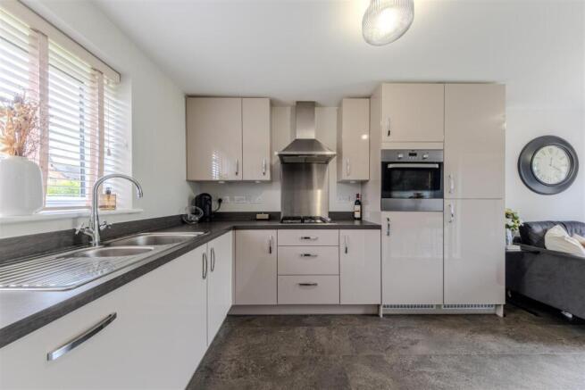 18 Mereheath Close-004.jpg