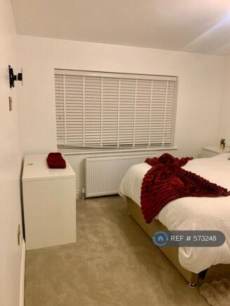 Double Bedroom With Desk And Tv