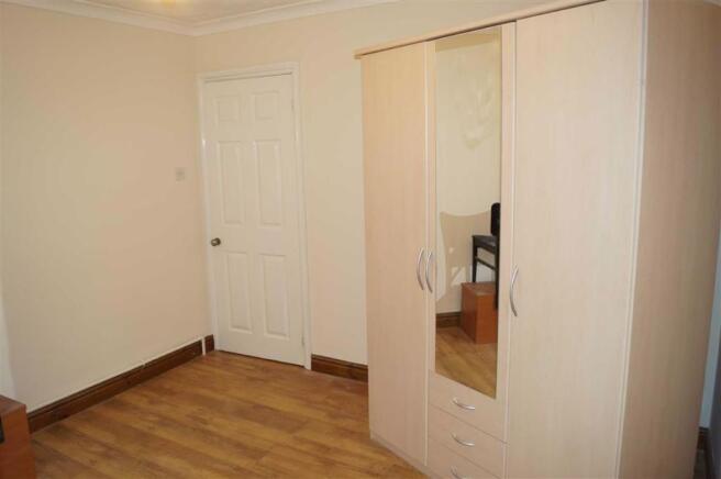 BEDROOM (FRONT)