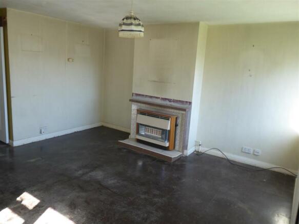 127 CHANTRY ROAD - SITTING ROOM.JPG