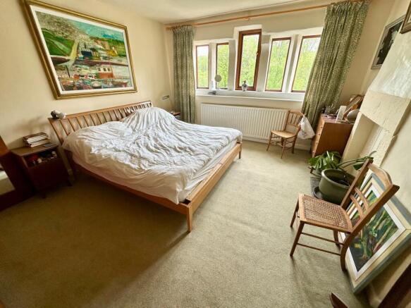 5 bed Detached for sale Image 12