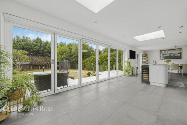 Bagshot Road, WOKING photo 4